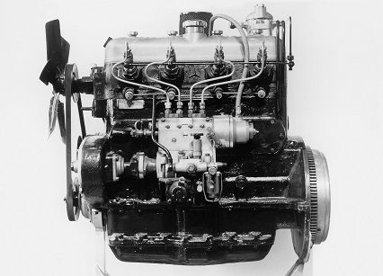 В 1936 г рядный дизельный насос Bosch был применен в первом в мире серийном легковом автомобиле  Mercedes 260 D