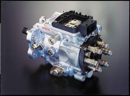 В  1996 г Bosch начал выпуск радиально-поршневого распределительного ТНВД  VP44 для легковых автомобилей и легкого коммерческого транспорта  Впервые насос был применен в четырехцилиндровом двигателе дизельной  модели Opel Vectra