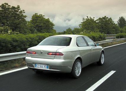В  1997 г Alfa Romeo 156 JTD стала первым автомобилем с системой впрыска  Bosch Common Rail наряду с Mercedes-Benz 220 CDI Эта технология впервые  сделала возможным многоточечный впрыск