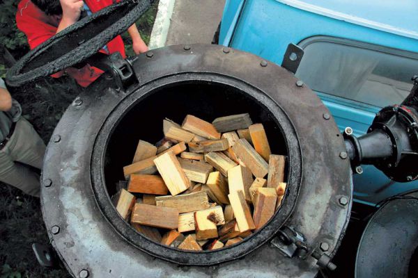 1 Заправка В роли топлива  деревянные брусочки Топливный бак вмещает 3540 кг дров