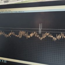 Определяем стучащую форсунку с помощью осциллографа Постоловского и микрофона