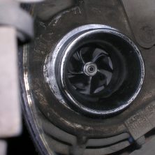 Абразивный износ крыльчатки компрессора турбины Mazda Premacy