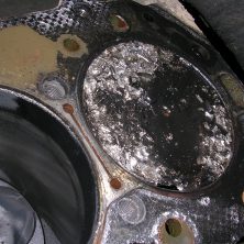 Разрушение перемычек и попадание в камеру сгорания