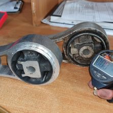 Проверка подушек на твердость резины твёрдомером по ШОРУ