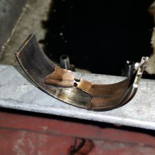 Отслаивание антифрикционного слоя на вкладыше