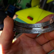 Выгребло коренной вкладыш по причине масляного голодания